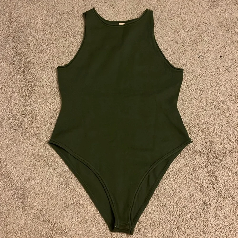 Free People ribbed olive green sweater material high neck bodysuit Size …‎